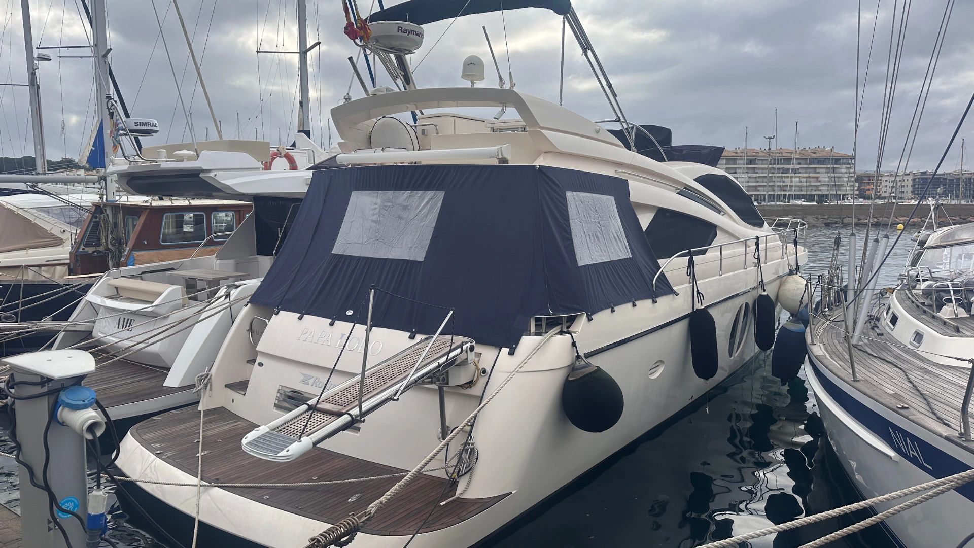 Comprar Rodman Muse 54 ocasión segunda mano yate de lujo con flybridge en España.