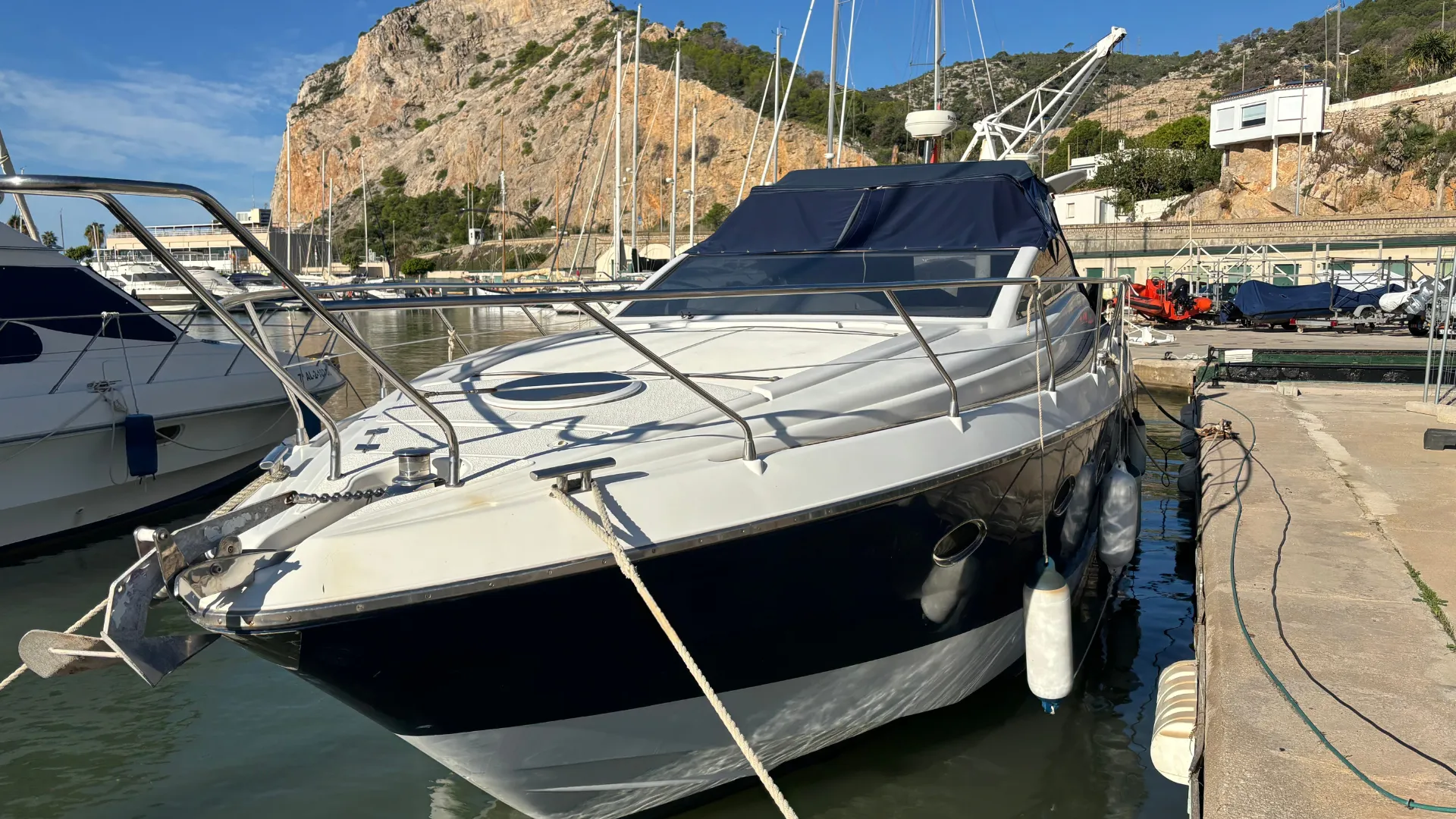 Comprar Astondoa 40 ocasión segunda mano clásico de lujo y confort en España con 88YACHTS.