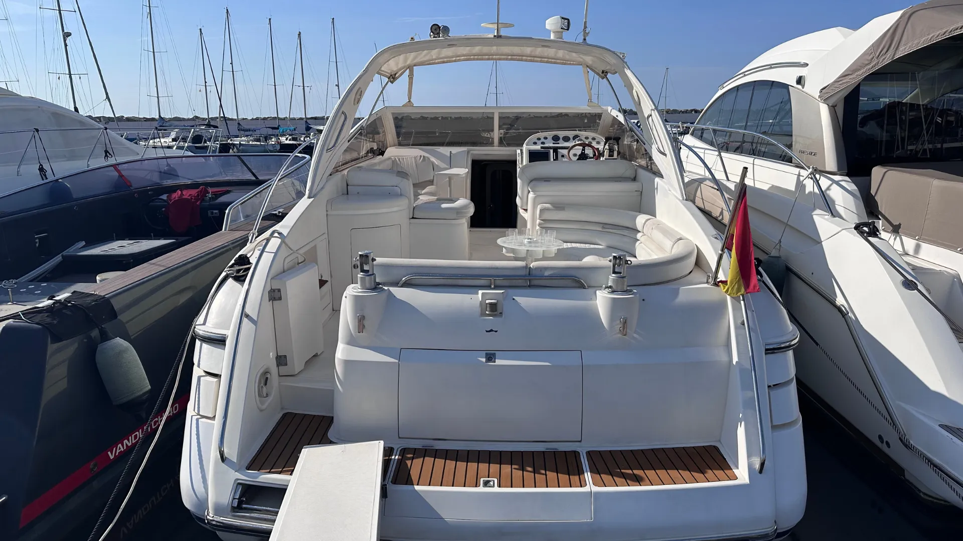 Solárium proa Princess V39 ocasión segunda mano ideal para tomar el sol en alta mar España.