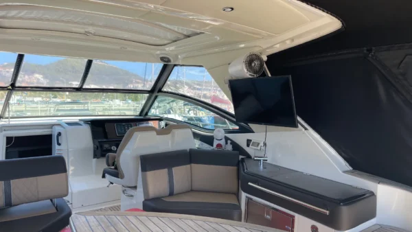 Sundance 320 yate a motor 88 yacht en venta, for sale yacht motor 88 yachts 12