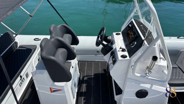 Highfiels SP 700 semirrigida 88 yacht en venta, for sale yacht motor 88 yachts 3